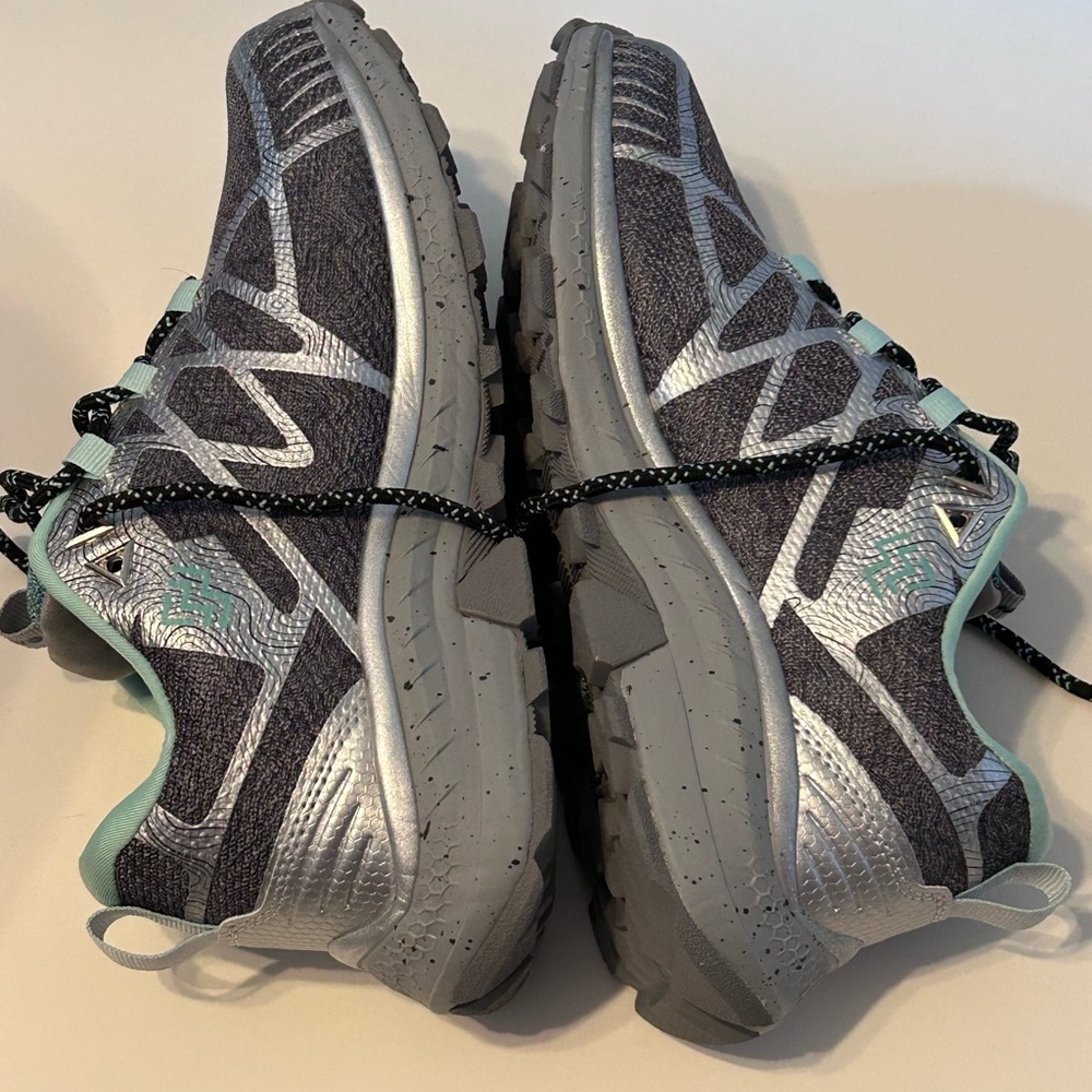 Women’s Hi Tec Size 8 All Weather Sneakers Worn Once - Picture 8 of 10